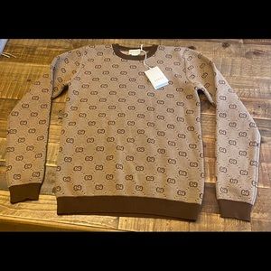 Gucci kids sweater size 12 women’s 4,6 or 8 can fit it as well